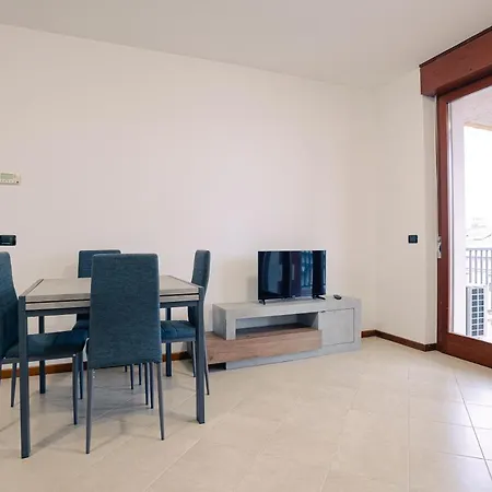 House 40 - Royal Welcome