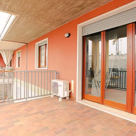 House 40 - Royal Welcome